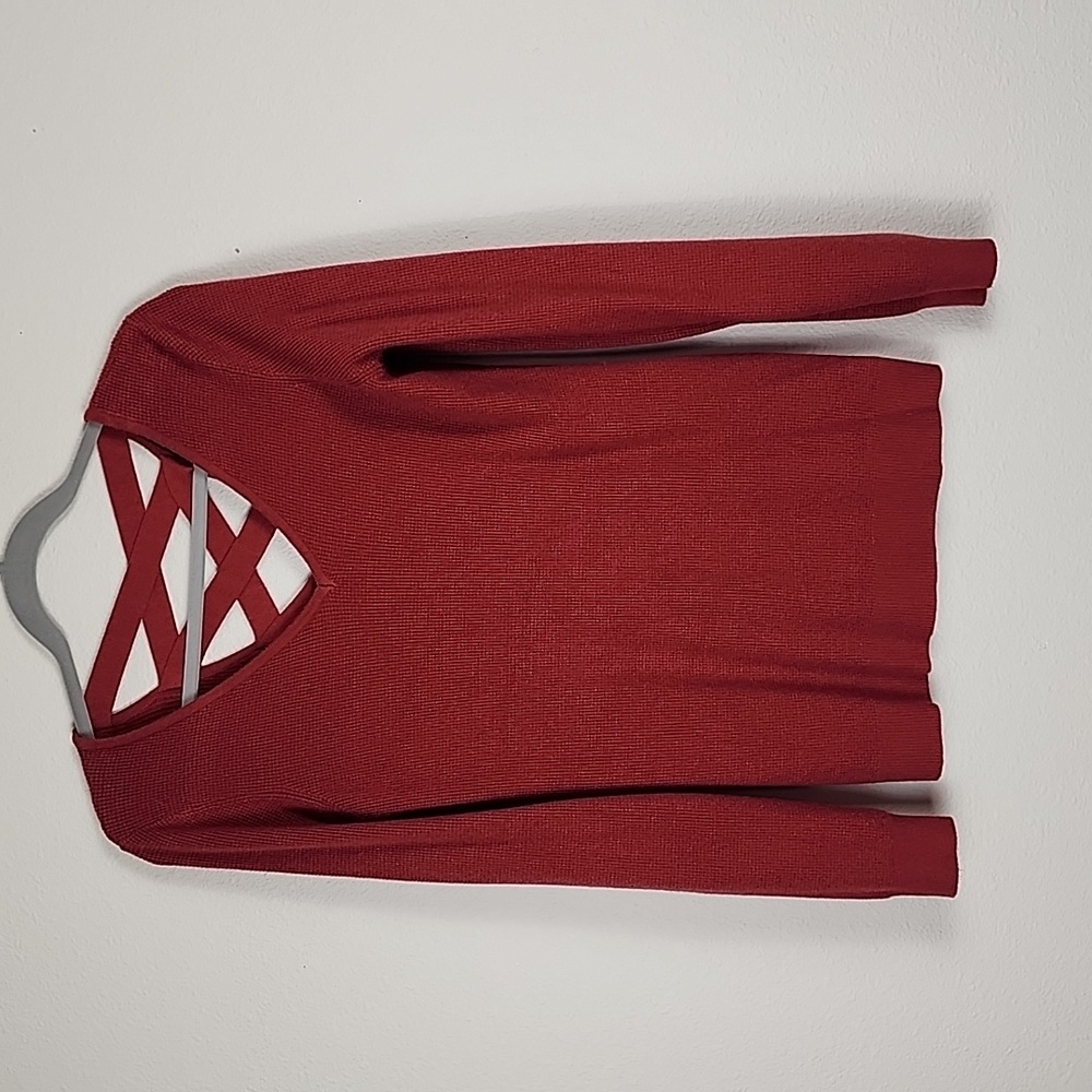 Love Ellie Womens Size Medium Back Detail Sweater in Red